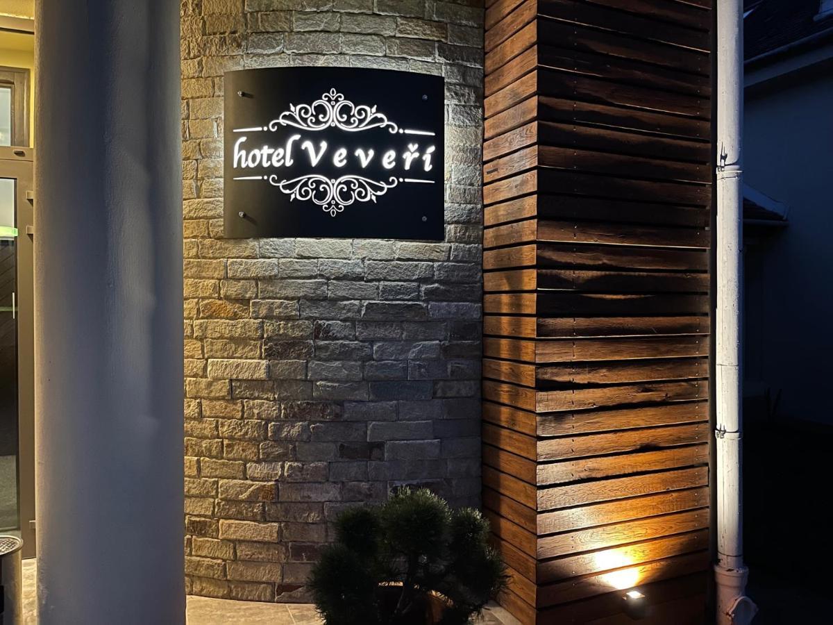 Hotel Veveri Veverska Bityska Екстер'єр фото