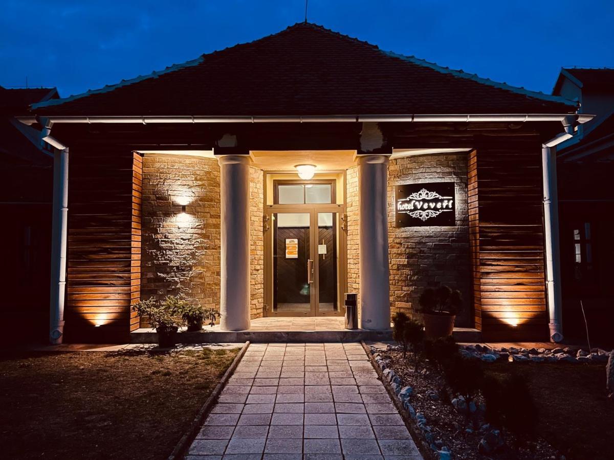 Hotel Veveri Veverska Bityska Екстер'єр фото