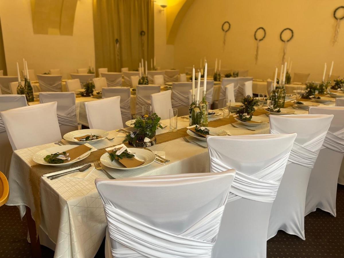 Hotel Veveri Veverska Bityska Екстер'єр фото