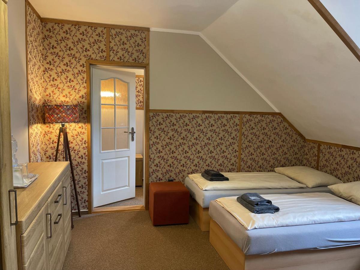 Hotel Veveri Veverska Bityska Екстер'єр фото