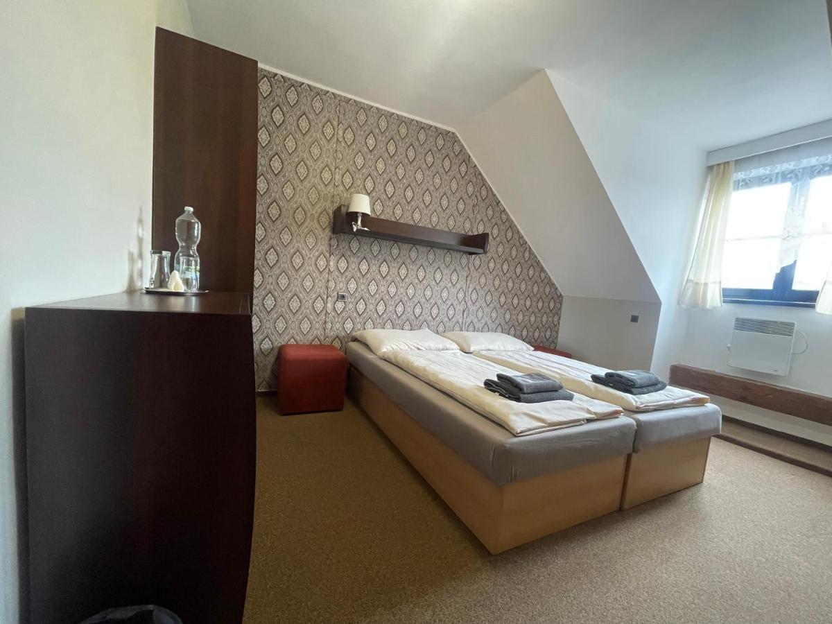 Hotel Veveri Veverska Bityska Екстер'єр фото