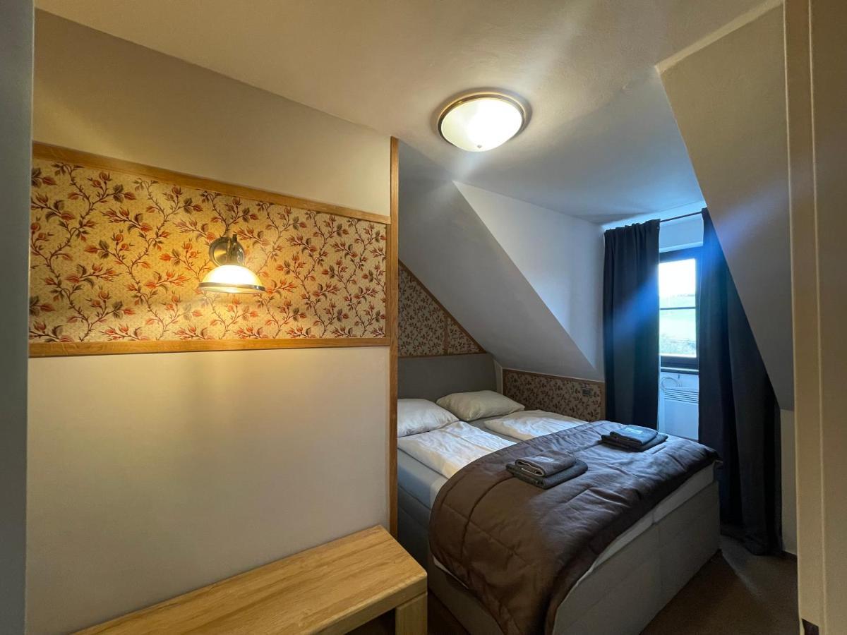 Hotel Veveri Veverska Bityska Екстер'єр фото