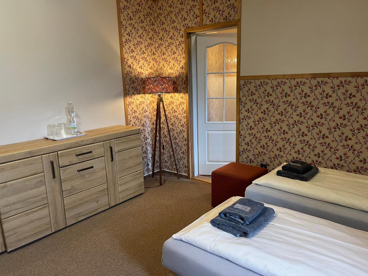 Hotel Veveri Veverska Bityska Екстер'єр фото