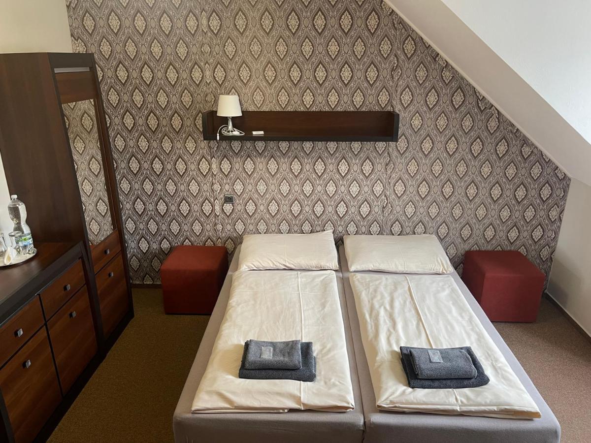 Hotel Veveri Veverska Bityska Екстер'єр фото