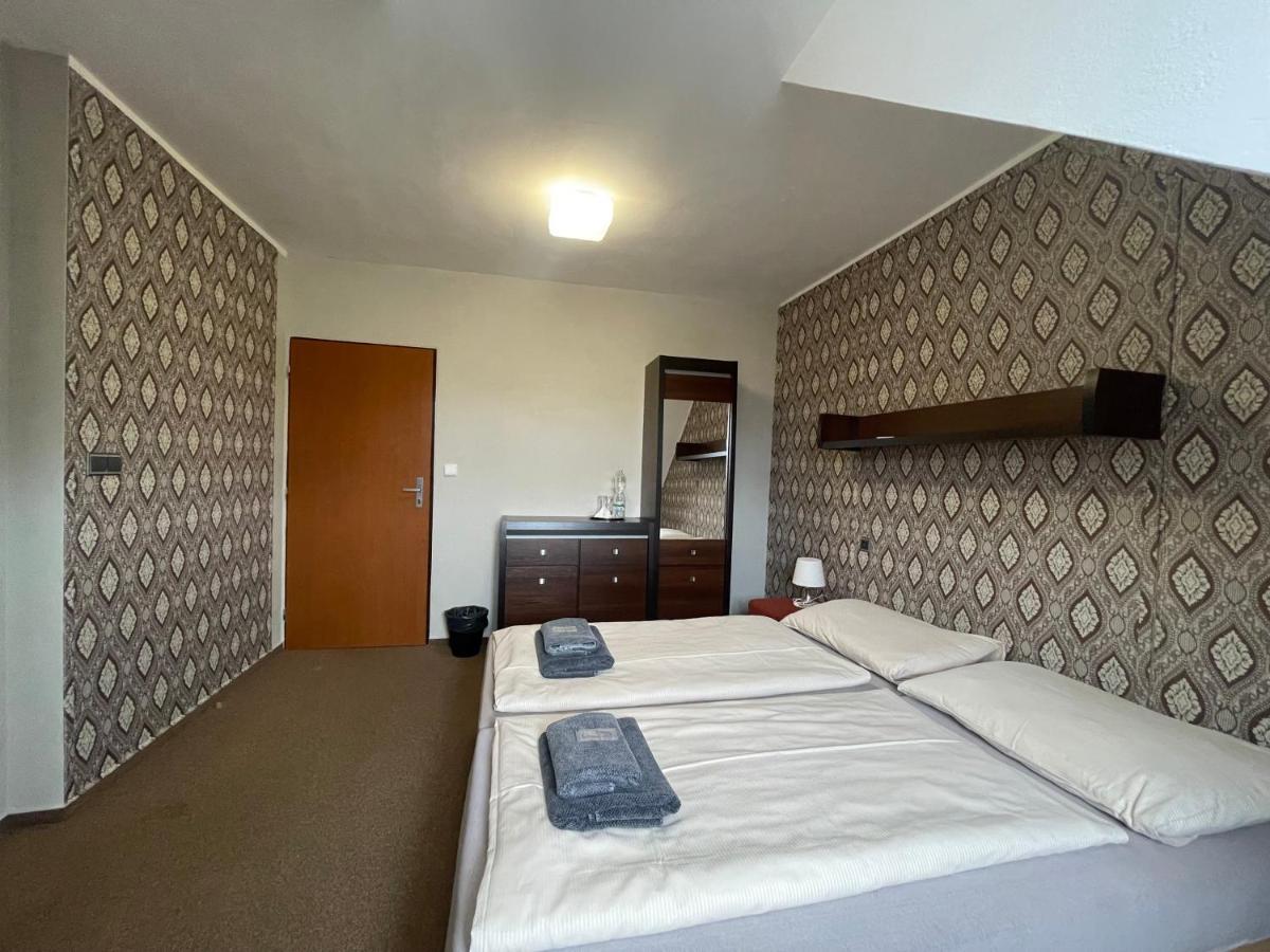 Hotel Veveri Veverska Bityska Екстер'єр фото
