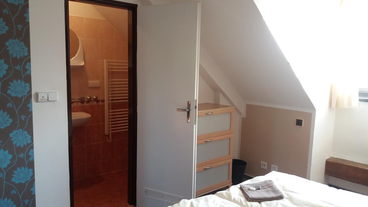 Hotel Veveri Veverska Bityska Екстер'єр фото
