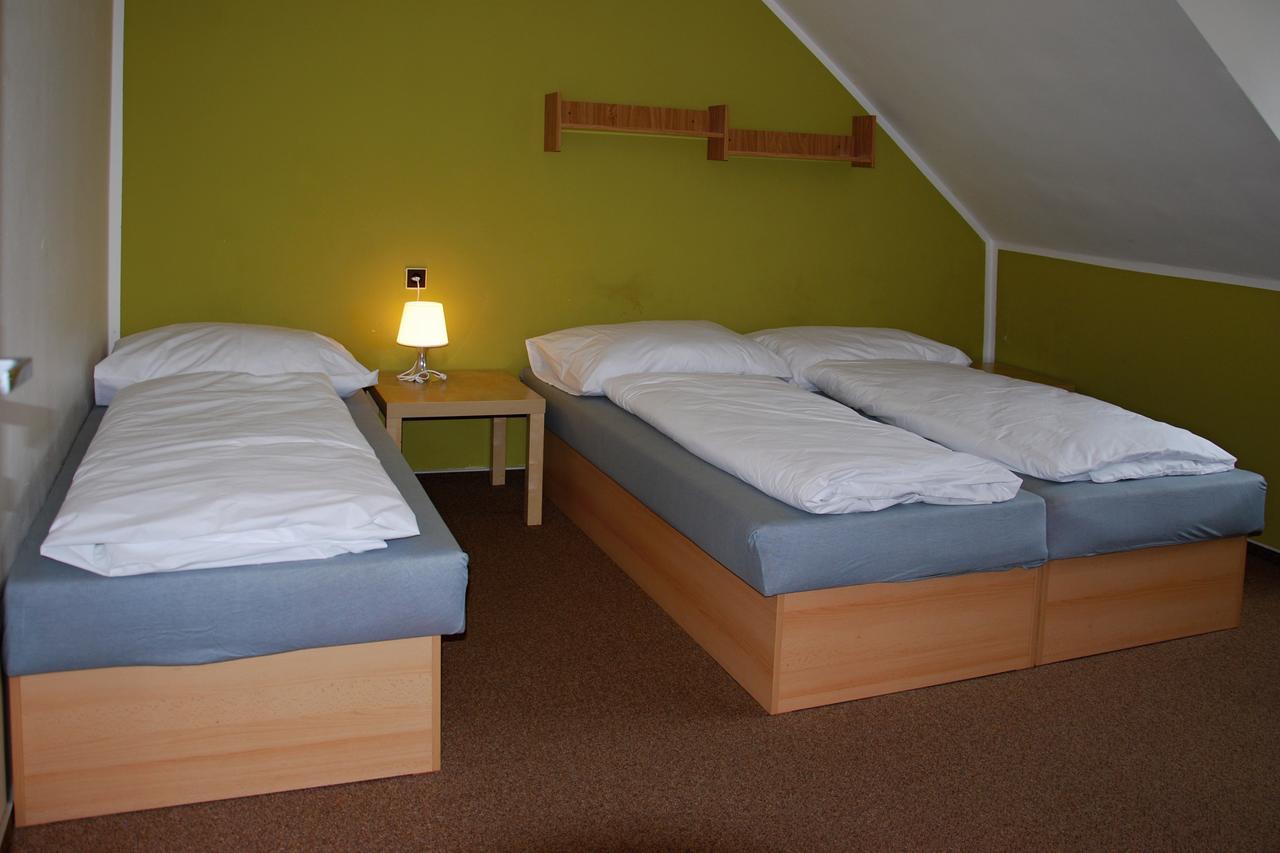Hotel Veveri Veverska Bityska Екстер'єр фото