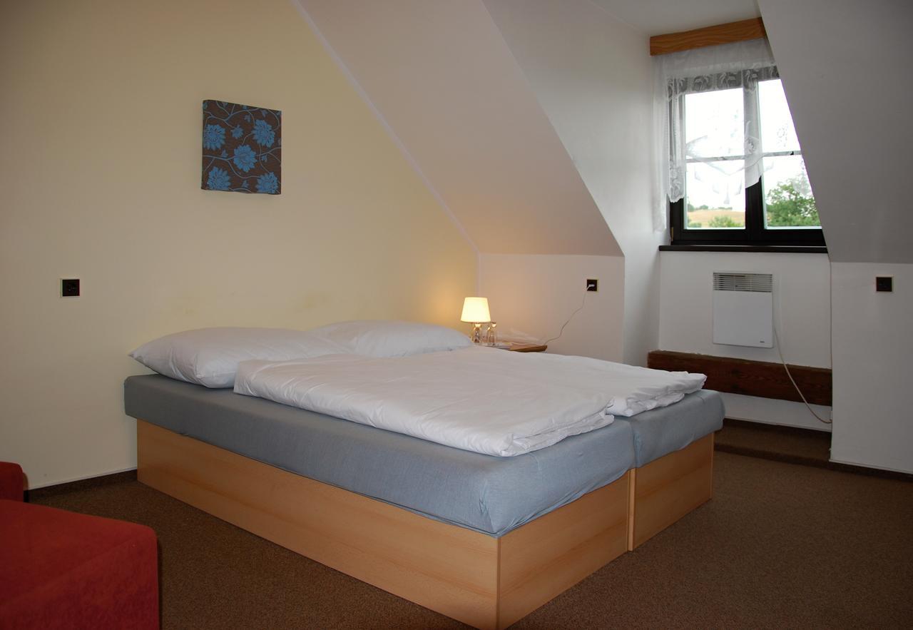 Hotel Veveri Veverska Bityska Екстер'єр фото